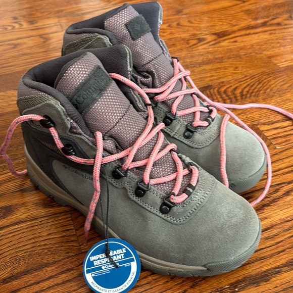 NWT women sz 8 Columbia grey and pink hiking boots - Picture 1 of 6